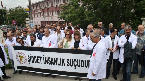 ACIMIZ ÇOK BÜYÜK… SAĞLIKTA ŞİDDET CAN ALMAYA DEVAM EDİYOR