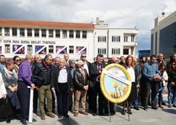 Tören: Atatürk Anıtına Çelenk Sunma, Saygı Duruşu, İstiklal Marşı