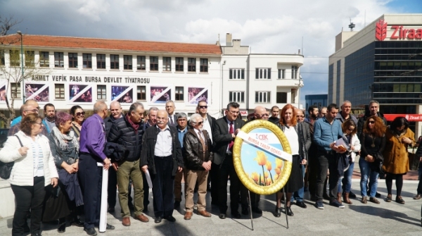 Tören: Atatürk Anıtına Çelenk Sunma, Saygı Duruşu, İstiklal Marşı