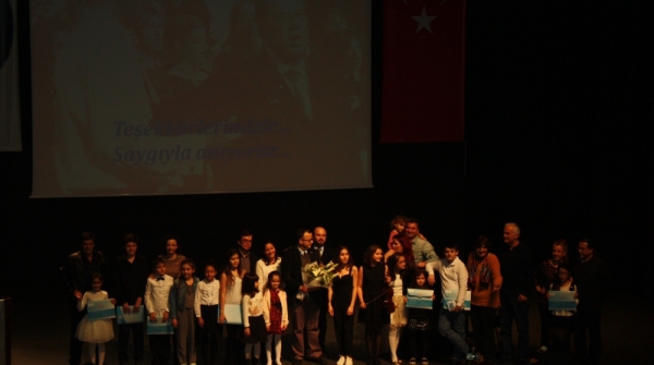 Geleceğin sanatçıları sahnede