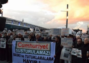 Cumhuriyet Susturulamaz! Baskı ve Tutuklamalara Hayır