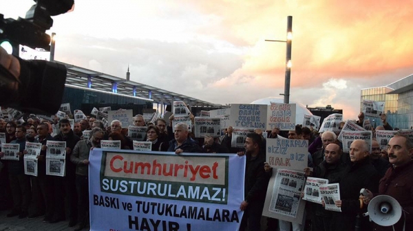 Cumhuriyet Susturulamaz! Baskı ve Tutuklamalara Hayır