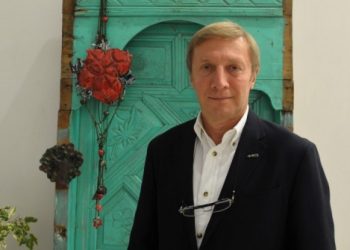 Dr. Tayfun Açıkgöz’ün "Kapıların Dünyası" konulu fotoğraf sergisi açıldı.