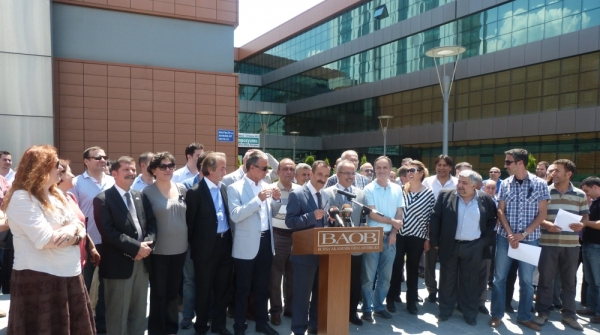 BAOB, "YAŞATILANLARA KARŞI İTİRAZIM VAR" DİYEREK SOKAKLARI VE MEYDANLARI ÖZGÜRLEŞTİRENLER İLE OMUZ OMUZADIR!