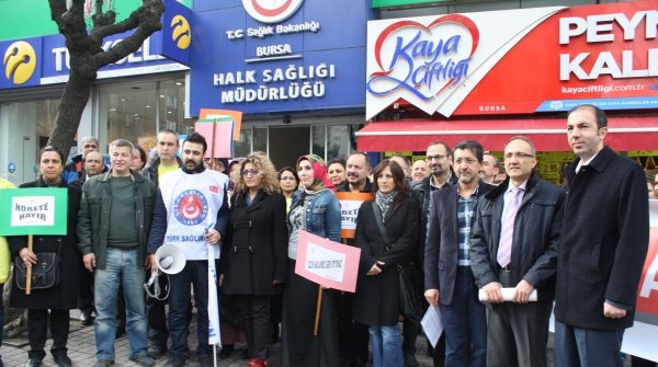 Mersin’de sözleşmesi feshedilen Aile Hekimleri için Basın Açıklaması