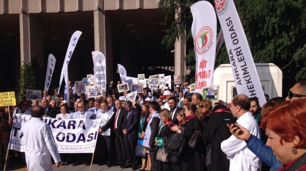 "Hekimliğime Dokunma" demek için Ankara’dayız