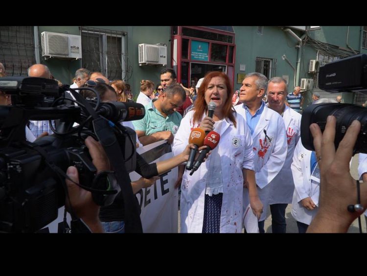 Hekimler İsyanda: Yasa için kaç hekim ölmesini bekliyorsunuz?