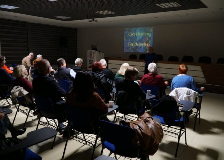Prof. Dr. Haluk Ertürk / Çiçeklerden Çeşitlemeler