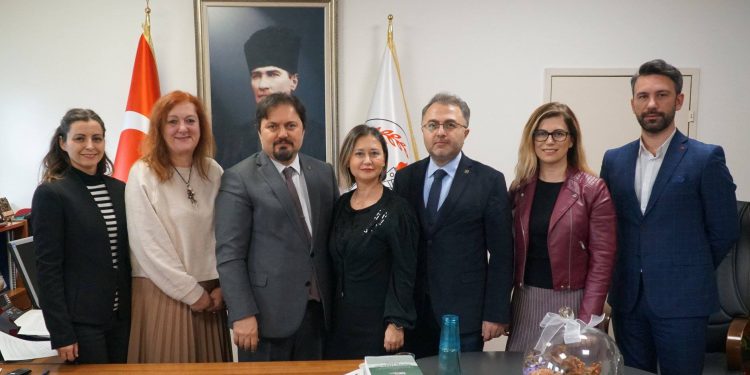 Dr. Güzide Elitez, Bursa Barosu’nu ziyaret etti.