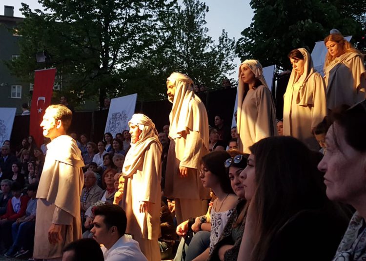 Parantez Sahnesi Osmangazi Belediyesi 3. Meslek Tiyatroları Festivaline katıldı