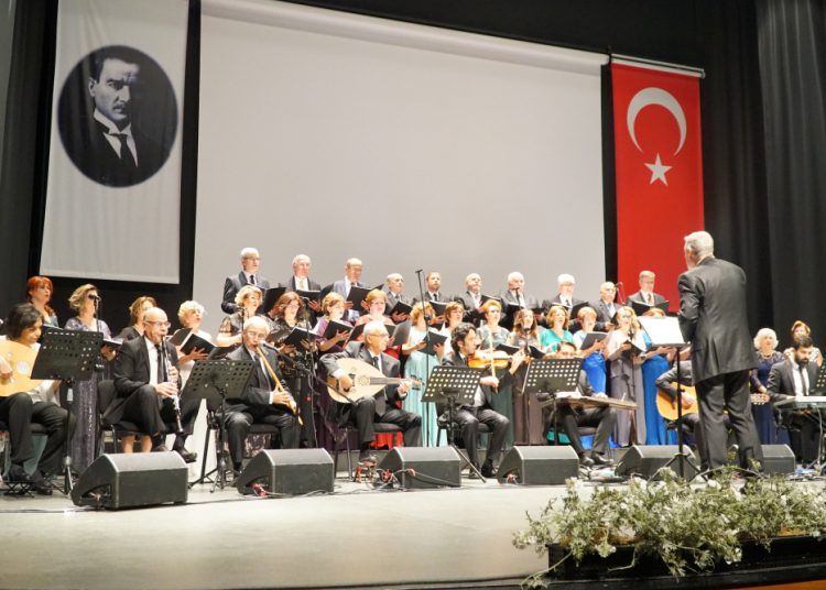 Türk Sanat Müziği Korosu konseri yapıldı.