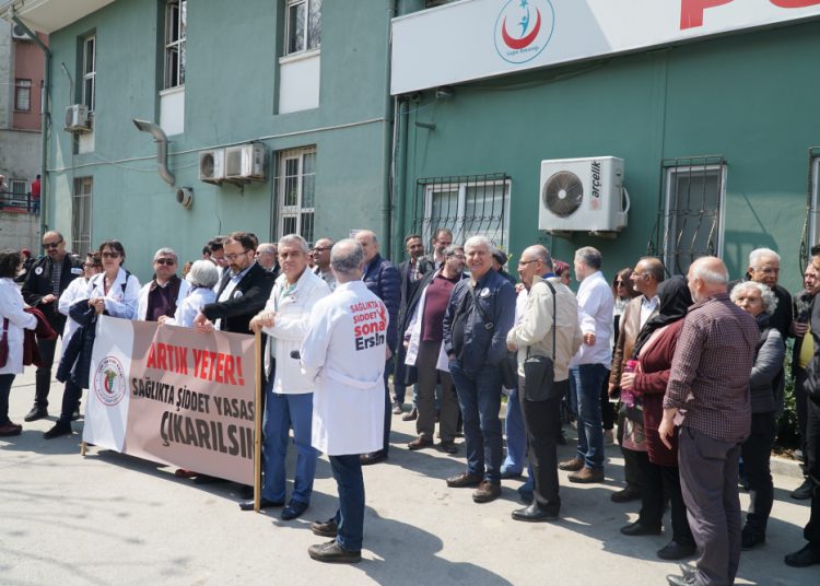 Sağlıkta şiddete karşı Sağlık Bakanlığını göreve ve TTB ile birlikte mücadeleye davet ediyoruz!