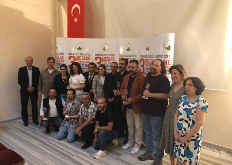 Parantez Sahnesi Ödül aldı.