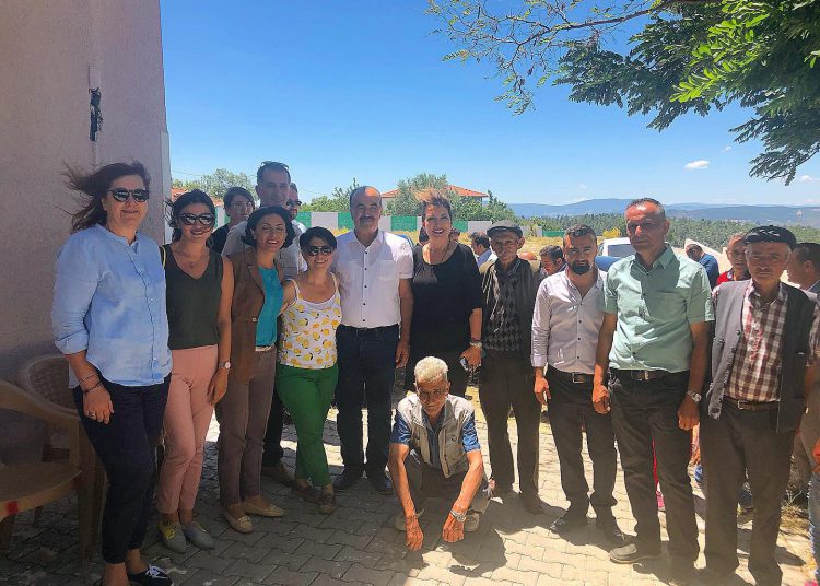 Karaağız Köyü Muhtarlığı Yardımlaşma ve Dayanışma Derneği’nden Odamıza Teşekkür Plaketi