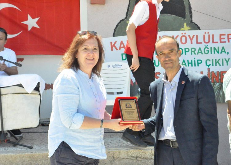 Karaağız Köyü Muhtarlığı Yardımlaşma ve Dayanışma Derneği’nden Odamıza Teşekkür Plaketi