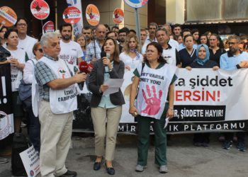 İzmir Sağlık Platformu, İKÇÜ Atatürk Eğitim Araştırma Hastanesi’nde yaşanan sağlıkta şiddet olayını kınadı