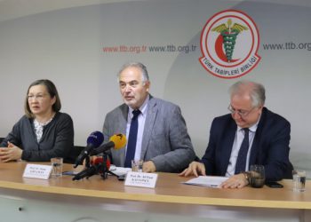 Toplumun yaşam ve sağlık hakkını tehlikeye atıyorsunuz