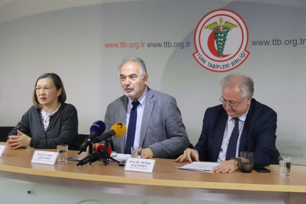 Toplumun yaşam ve sağlık hakkını tehlikeye atıyorsunuz