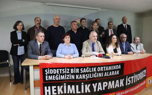 15 Mart 2020 Pazar günü düzenlenmesi planlanan Büyük Beyaz Miting, Türkiye’de ilk Koronavirüs vakasının tespit edilmesinin ardından iptal edildi