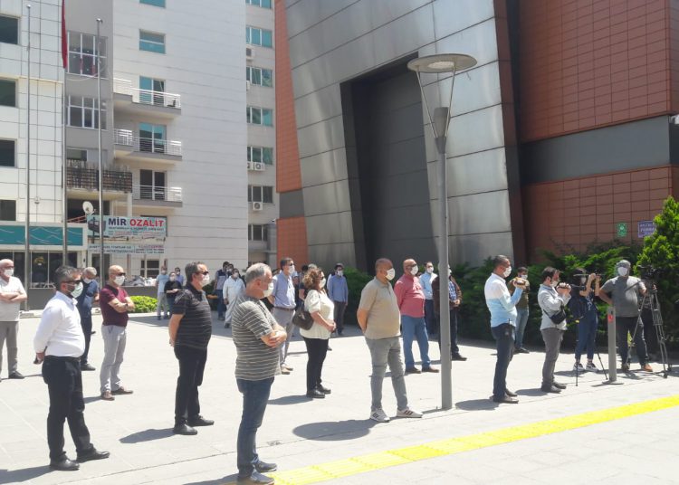 Mesleğimize, Meslek Odamıza, Demokrasiye sahip çıkıyoruz…