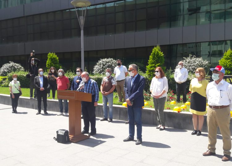 Mesleğimize, Meslek Odamıza, Demokrasiye sahip çıkıyoruz…