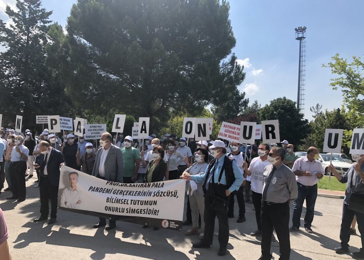 Prof.Dr.Kayıhan PALA Halk Sağlığının Kararlı Savunucusu Türk Tabipleri Birliği’nin Onurudur!