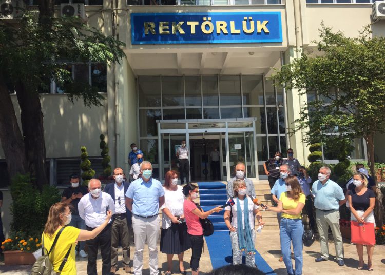 Prof.Dr.Kayıhan PALA Halk Sağlığının Kararlı Savunucusu Türk Tabipleri Birliği’nin Onurudur!