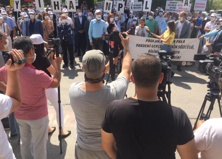 Prof.Dr.Kayıhan PALA Halk Sağlığının Kararlı Savunucusu Türk Tabipleri Birliği’nin Onurudur!