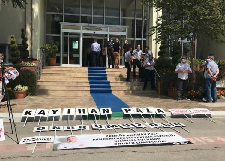 Prof.Dr.Kayıhan PALA Halk Sağlığının Kararlı Savunucusu Türk Tabipleri Birliği’nin Onurudur!