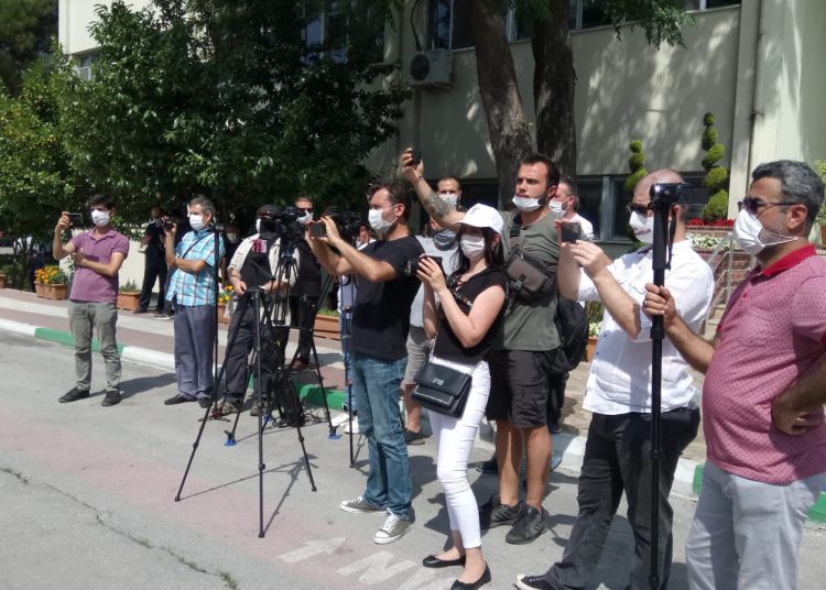 Prof.Dr.Kayıhan PALA Halk Sağlığının Kararlı Savunucusu Türk Tabipleri Birliği’nin Onurudur!