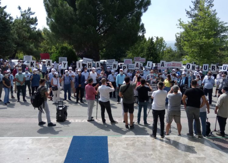 Prof.Dr.Kayıhan PALA Halk Sağlığının Kararlı Savunucusu Türk Tabipleri Birliği’nin Onurudur!