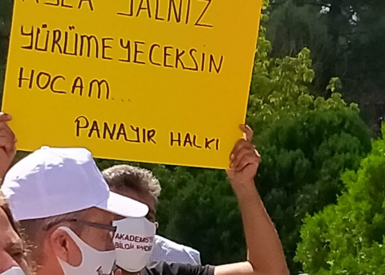 Prof.Dr.Kayıhan PALA Halk Sağlığının Kararlı Savunucusu Türk Tabipleri Birliği’nin Onurudur!