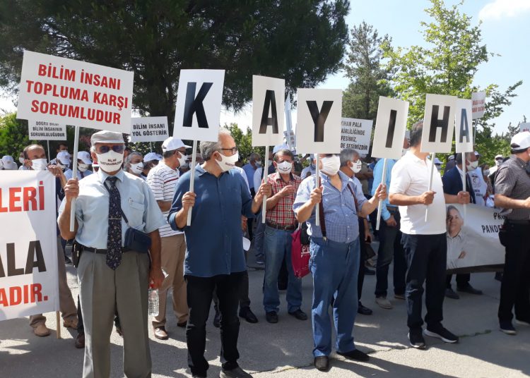 Prof.Dr.Kayıhan PALA Halk Sağlığının Kararlı Savunucusu Türk Tabipleri Birliği’nin Onurudur!