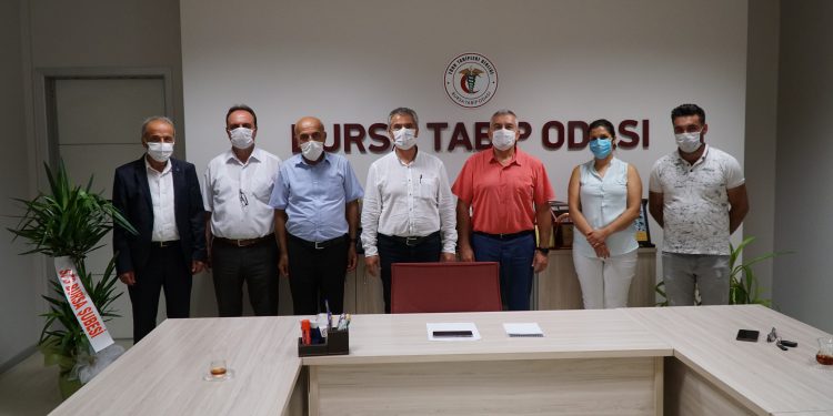“Sadece hekimlerin değil, bütün  sağlık çalışanlarının yanındayız”