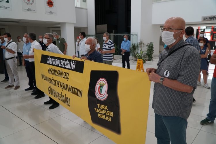 Salgınla mücadelenin yolu Tabip Odalarına saldırmak değildir