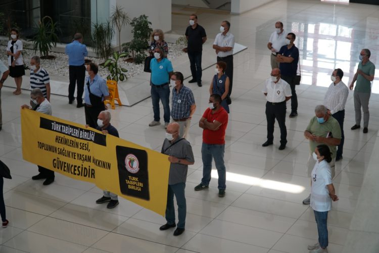 Salgınla mücadelenin yolu Tabip Odalarına saldırmak değildir