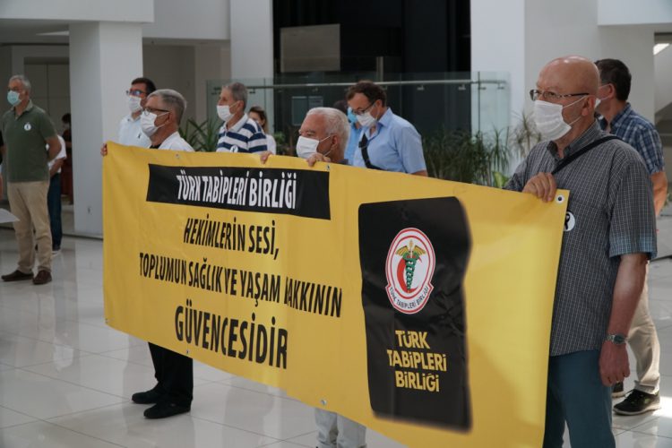 Salgınla mücadelenin yolu Tabip Odalarına saldırmak değildir