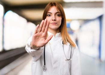 Sağlık Müdürlüğü suskun ama hekimlere tehditler sürüyor