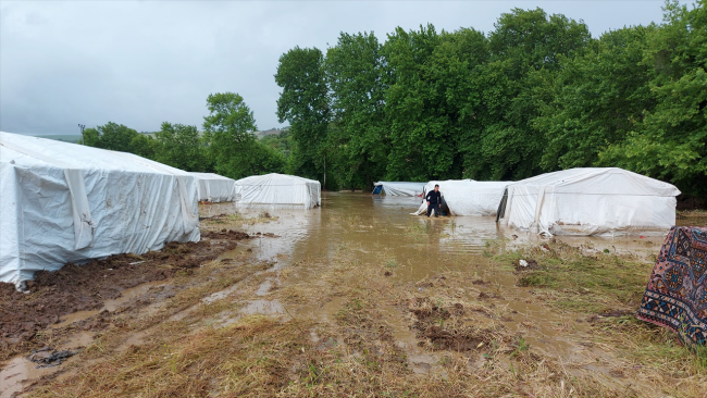 MEVSİMLİK TARIM İŞÇİLERİNİN KOŞULLARI BİR AN ÖNCE İYİLEŞTİRİLMELİDİR!