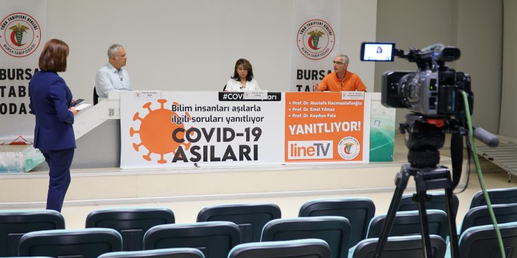 Uzmanlar aşılarla ilgili soruları canlı yayında yanıtladı