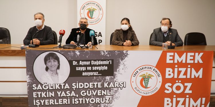 Sağlıkta şiddete karşı etkin yasa ve güvenli işyerleri İSTİYORUZ!