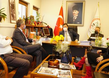 BTO’dan Bursa Barosu Başkanı Altun’a Teşekkür Plaketi