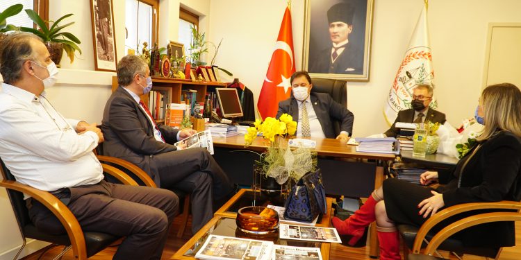 BTO’dan Bursa Barosu Başkanı Altun’a Teşekkür Plaketi