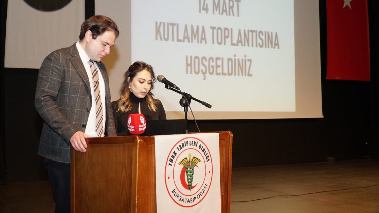 Meslekte 30, 40, 50, 60 ve 70’inci yıllarını dolduran hekimlere plaket