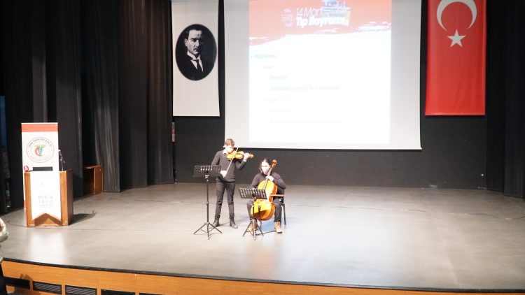 Meslekte 30, 40, 50, 60 ve 70’inci yıllarını dolduran hekimlere plaket