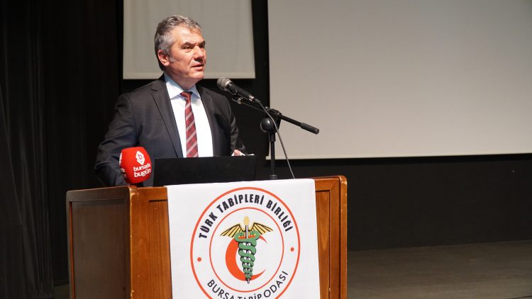 Meslekte 30, 40, 50, 60 ve 70’inci yıllarını dolduran hekimlere plaket