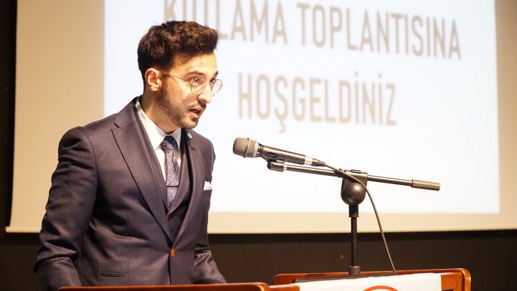 Meslekte 30, 40, 50, 60 ve 70’inci yıllarını dolduran hekimlere plaket