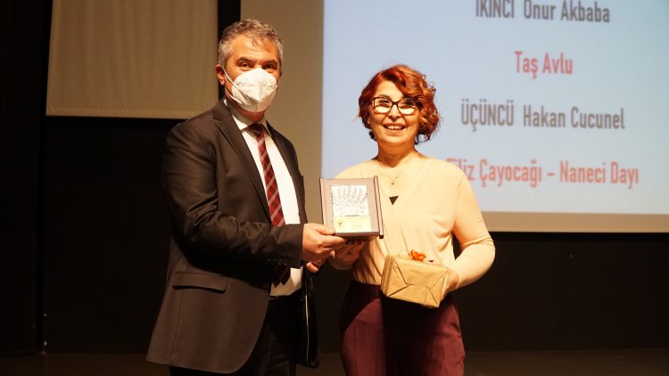 Meslekte 30, 40, 50, 60 ve 70’inci yıllarını dolduran hekimlere plaket