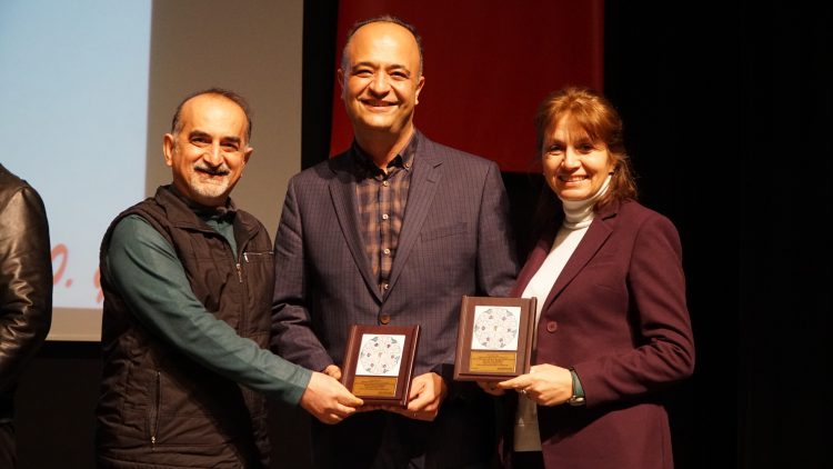 Meslekte 30, 40, 50, 60 ve 70’inci yıllarını dolduran hekimlere plaket