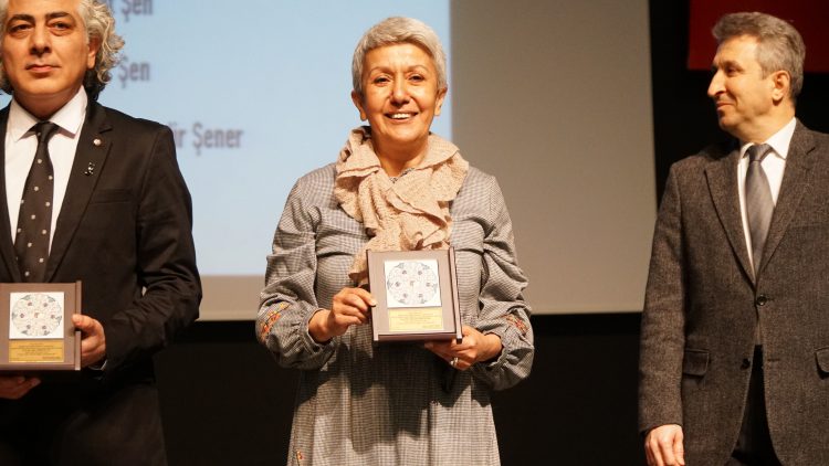 Meslekte 30, 40, 50, 60 ve 70’inci yıllarını dolduran hekimlere plaket